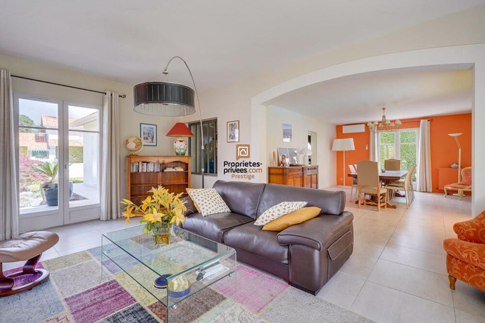 Vente Maison DEPT 33  Mérignac - Maison d'exception 8 pièce(s) 181 m2 avec jardin paysagé et piscine au sel chauffée Merignac
