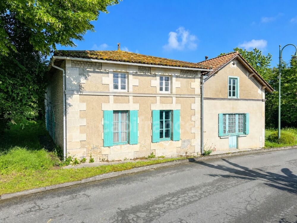 Certaines maisons séduisent par ce qu'elles sont, d'autres par tout ce qu'elles peuvent devenir - Vanzac (17)