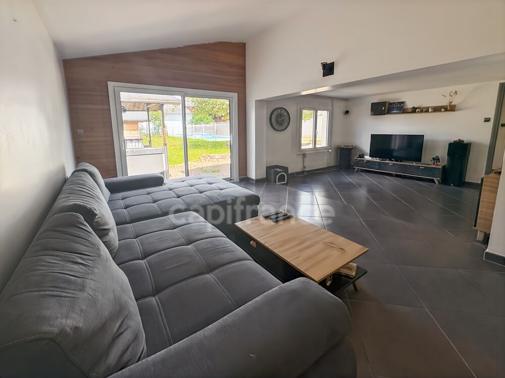 MAISON FAMILIALE DE 143M2, PISCINE, HANGAR DE 300M2 ET TERRAIN CLOS DE 1136M2