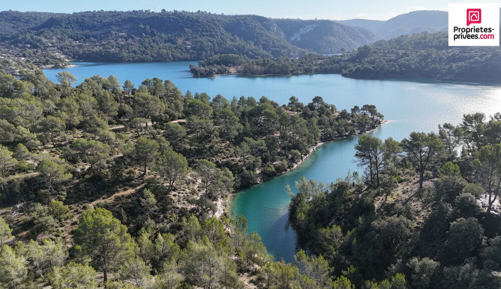 Maison au bord du lac d'Esparron