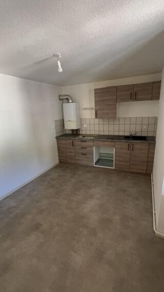  Appartement à louer 3 pièces 68 m²
