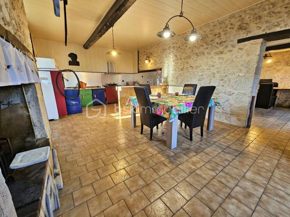 Maison de 130 m² + dépendances  Terrain 6 658 m²  Piscine  Gros potentiel