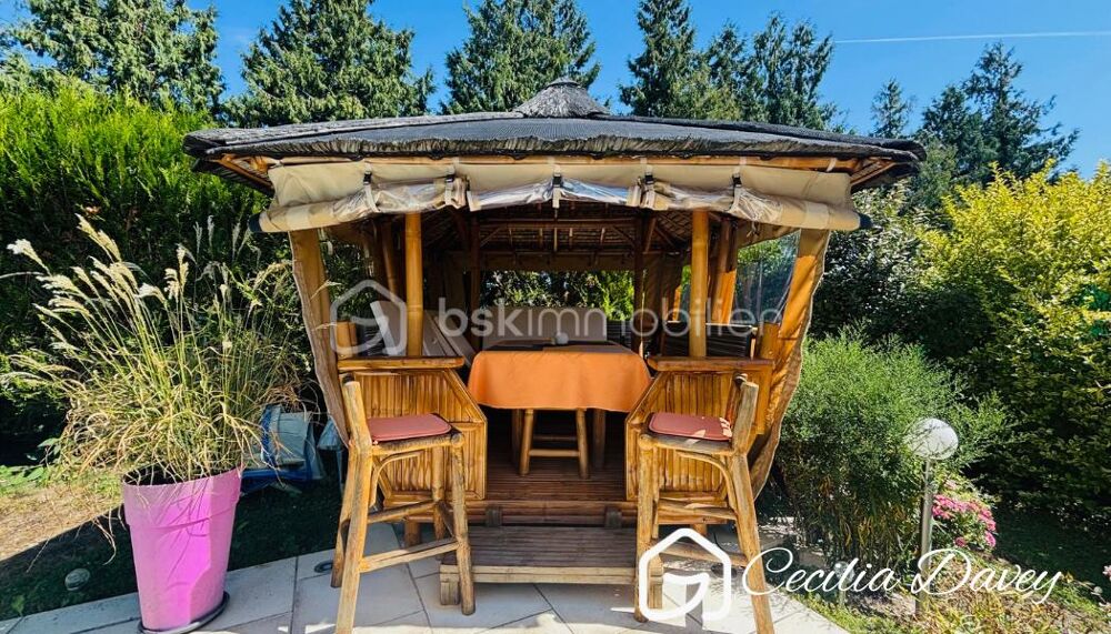 *** Véritable havre de paix pour cette magnifique Maison de caractère avec son beau jardin arboré et sa piscine sans aucun vis-à