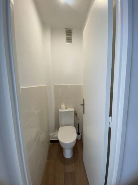  Appartement  louer 1 pice 70 m