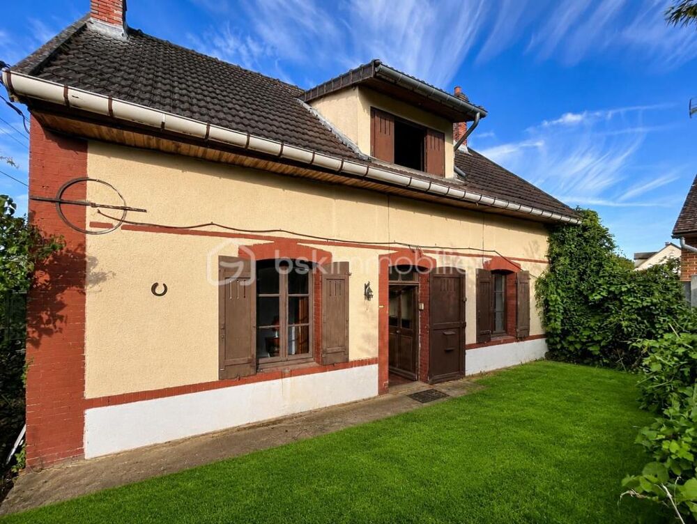 Maison de charme du XIXe siècle avec grand stationnement