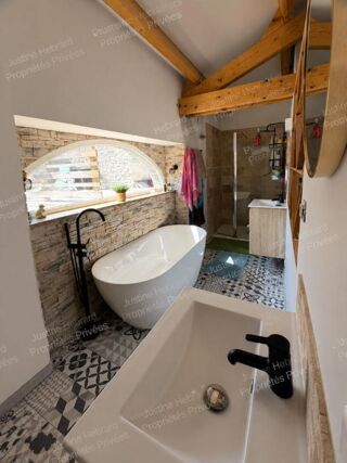 Vente Maison AUBIAT (63260) Maison de caractère rénovée d'environ 170 m² avec 4 chambres, suite parentale et espace professionnel Aubiat