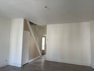  Appartement à louer 4 pièces 100 m²