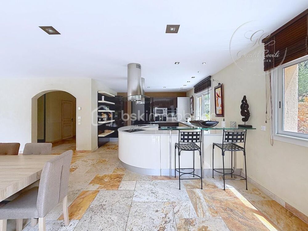 à vendre  Propriété/château Roquefort-les-Pins (06330)