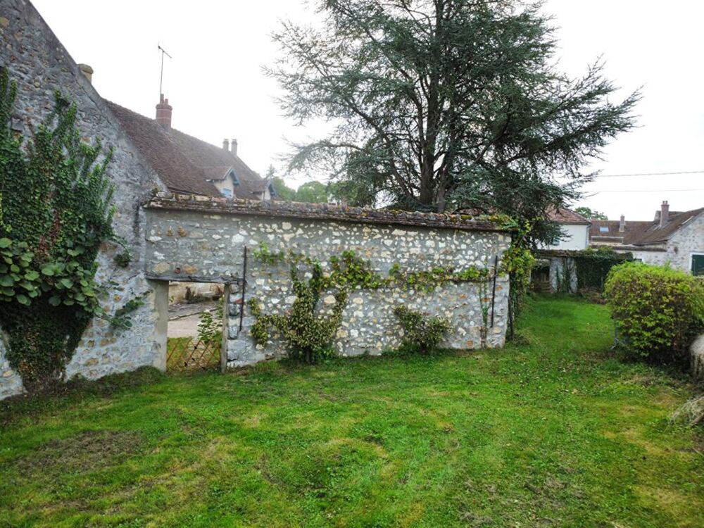 Maison en pierre de caractère à Flagy : Authentique et pleine de potentiel