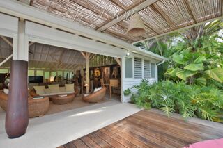 Vente Maison Superbe villa de 345 m² habitables avec piscine et annexes - terrain plat de 2 207 m², à vendre 5/6 pièces LE DIAMANT (972) Le diamant