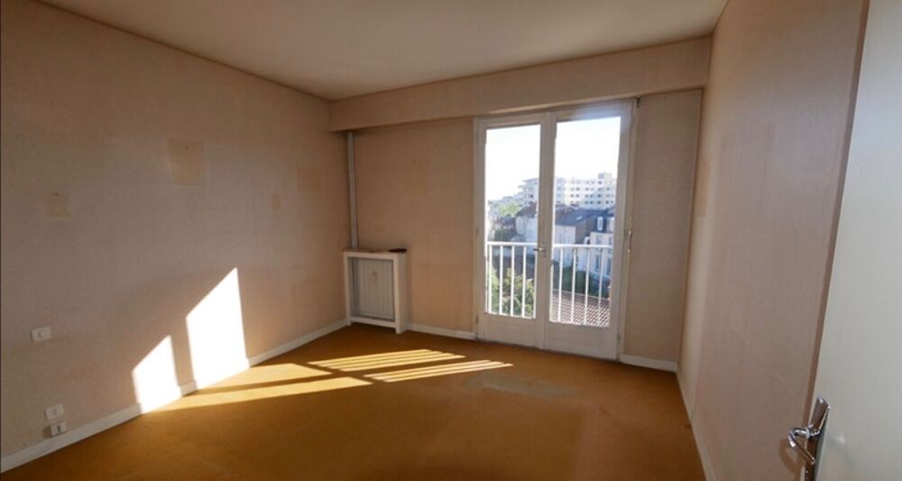 Appartement T5 de 100 m² avec balcon, ascenseur, cave et stationnement  Fort potentiel à Limoges