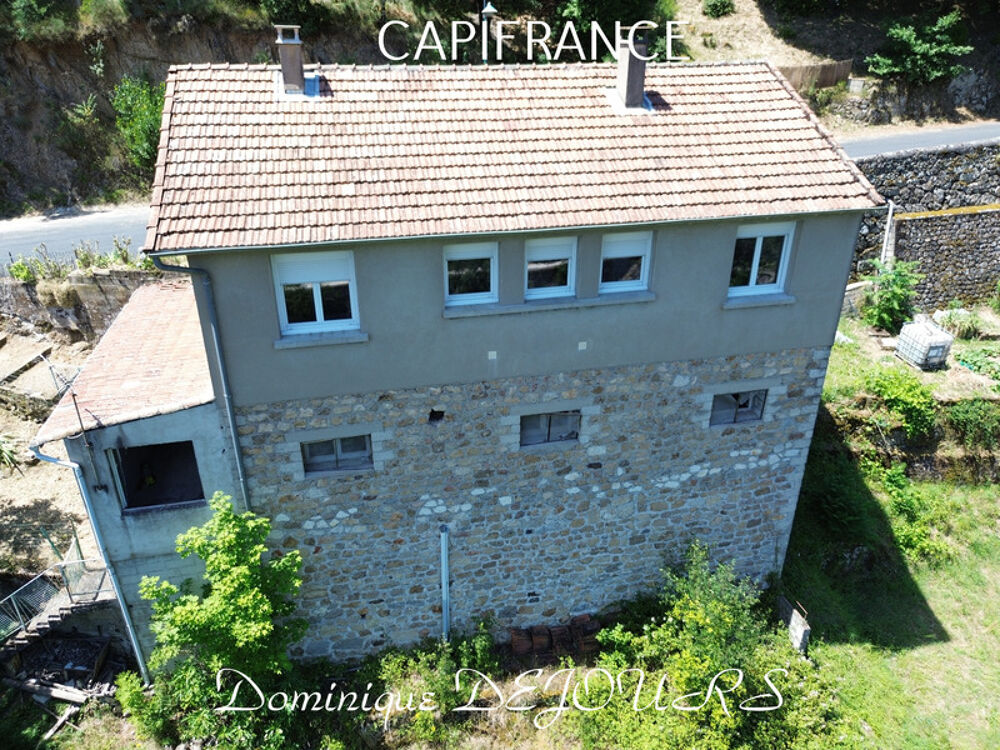 Ardèche, Vallée de l'Eyrieux à St Sauveur de Montagut, Maison de 126 m² avec deux logements et terrain de 1 300 m² - à rénover