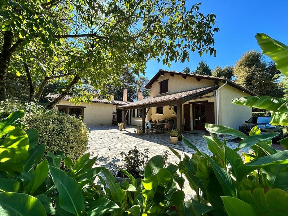 DÉCOUVREZ LE CHARME ET LES VOLUMES D'UNE MAISON CONTEMPORAINE 208 M2 - 4 CHAMBRES À AUBIE ( VAL DE VIRVÉE) DANS UN PARC ARBO