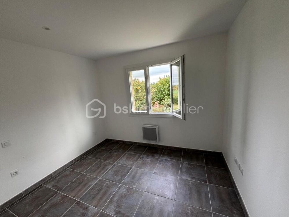 Villa récente avec belles prestations  105 m² habitables  Terrain 1103 m²