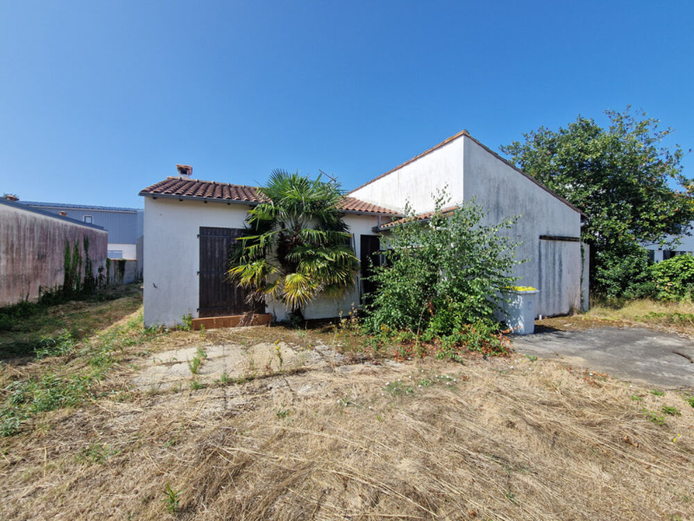 Maison à vendre 3 pièces avec garage sur 1 648 m² de terrain FOURAS (17)