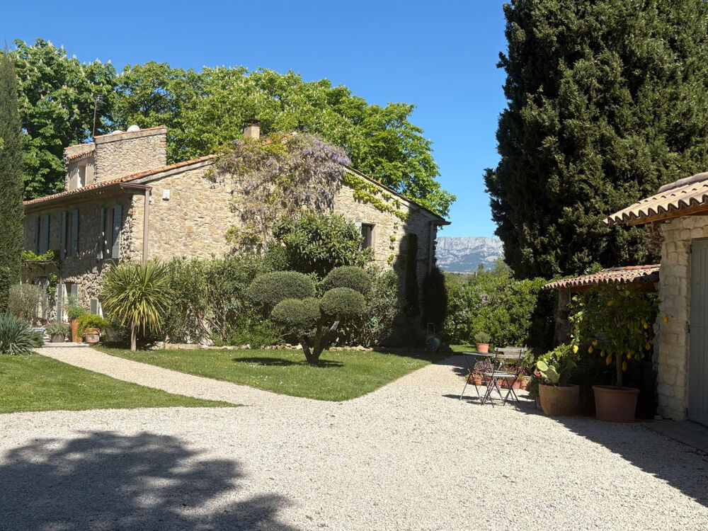 A vendre région Aix-en-Provence Sud Maison véritable mas à vendre à Trets proche Peynier vue Sainte Victoire au calme avec grand