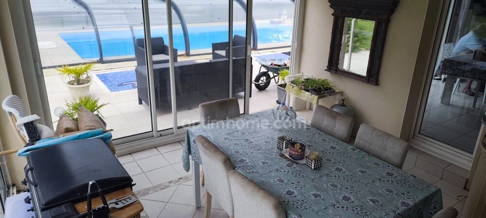 Vente Maison MAISON DE PLAIN-PIED – 167 M² – PISCINE AVEC ABRI HAUT – DPE B – PANNEAUX SOLAIRES – 3 596 M² DE TERRAIN – CLAM, À 5 MINUTES DE Jonzac