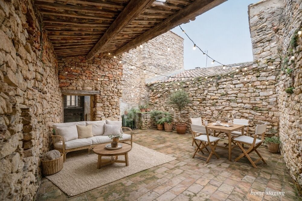 Maison de caractère en pierre avec terrasse et dépendance  Fons