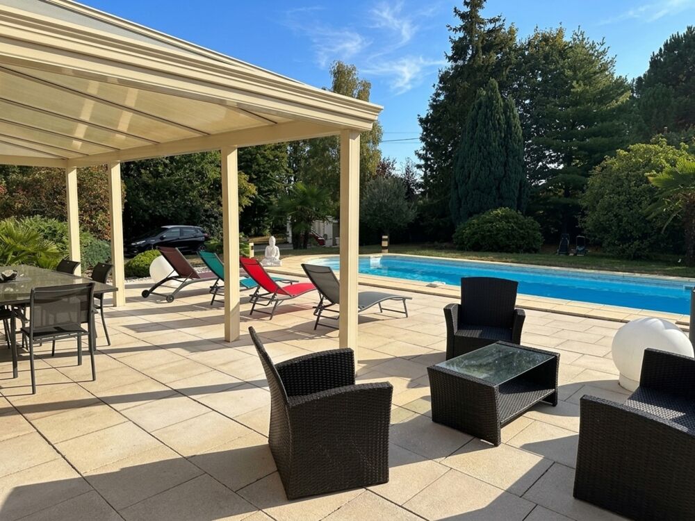 Vente Maison Magnifique maison familiale de 225 m², 6 chambres avec piscine et pinède à Guécélard – DPE B Guecelard