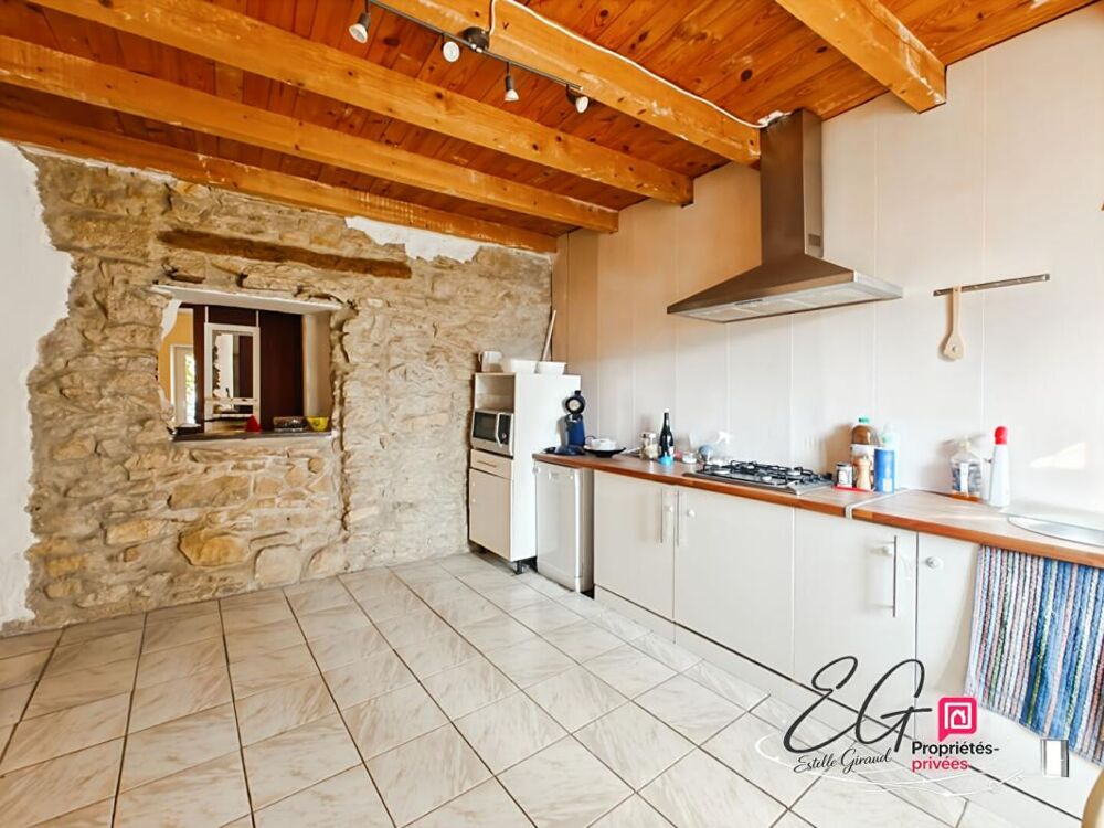 Maison de caractère traversante avec terrasse, atelier et vaste garage