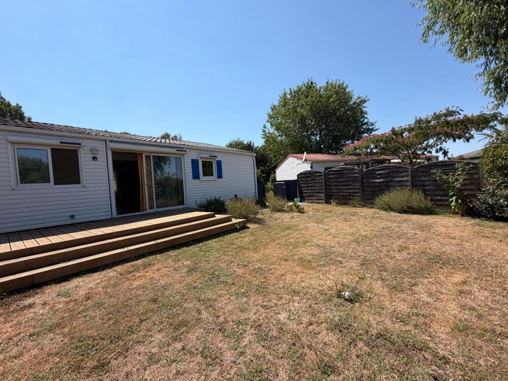 LA TRANCHE SUR MER A 15 MIN DANS RESIDENCE AVEC PISCINE VILLA BOIS AVEC VERANDA TERRASSE ET JARDIN