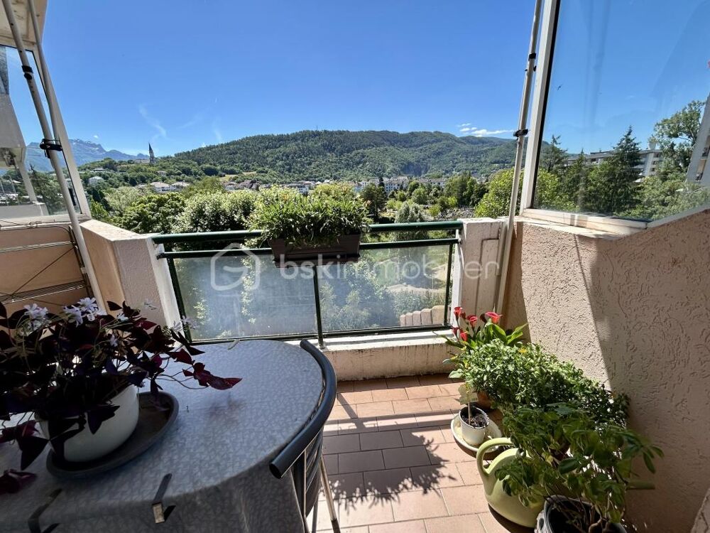 Appartement de 74 m² avec balcon, garage et vue sur le Semnoz