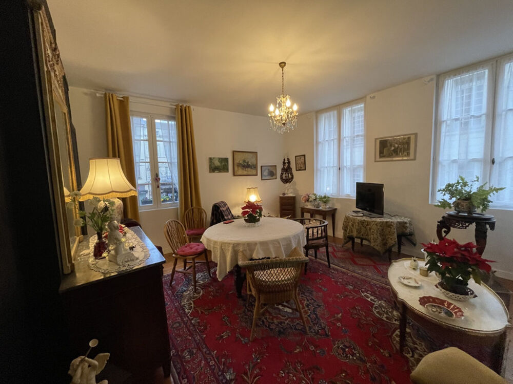 Au coeur du Saumur Historique Appartement rénové de 92m2 situé au 1er étage d'une petite copropriété -3 chambres