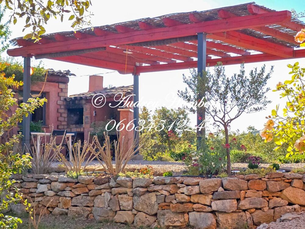 ST JULIEN, Proche GREOUX, VILLA de 135 m² aux belles prestations, édifiée sur 2HA8 de terrain avec vue et spa