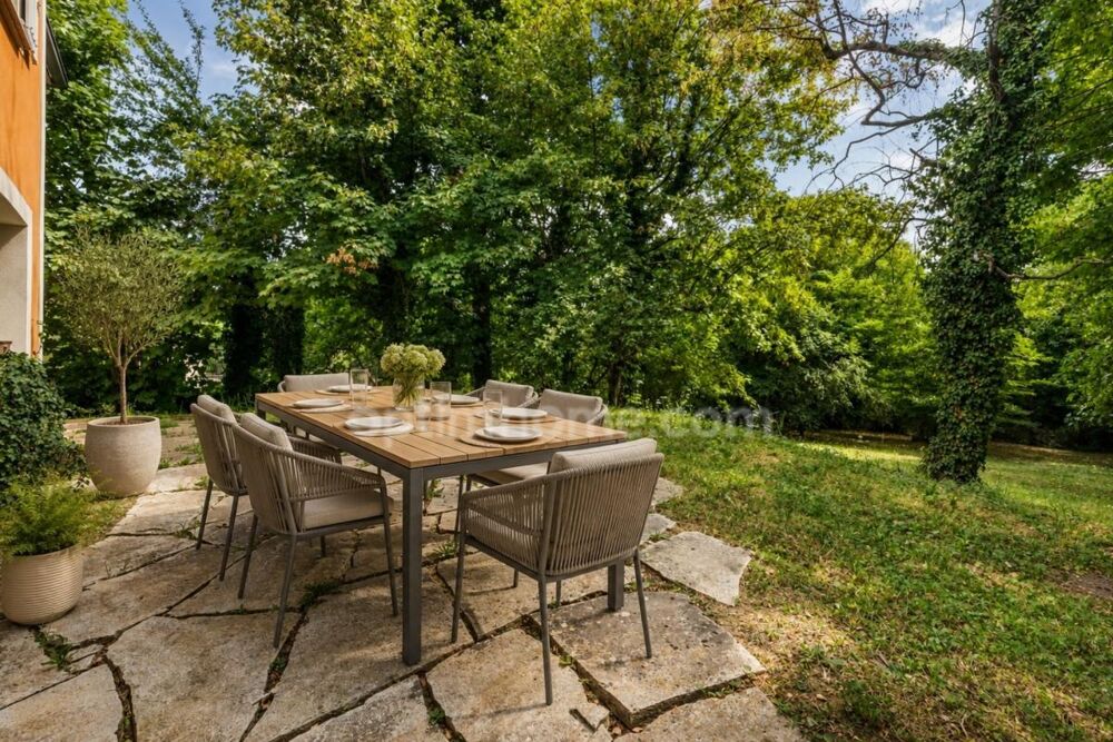Vente Maison Maison familiale atypique de 170 m² avec jardin, terrasse et garage double – Collonges-au-Mont-d'Or Collonges au mont d or