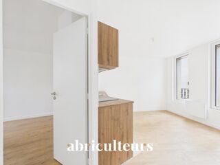 Vente Appartement Charmant Appartement T2 rénové avec prestations de qualité dans le 18ème arrondissement Paris 18