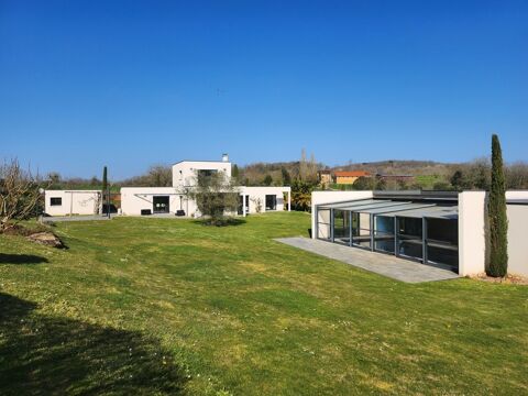   Magnifique maison moderne avec piscine int�rieure et SPA Maison - 5 pi�ce(s) - 147 m�