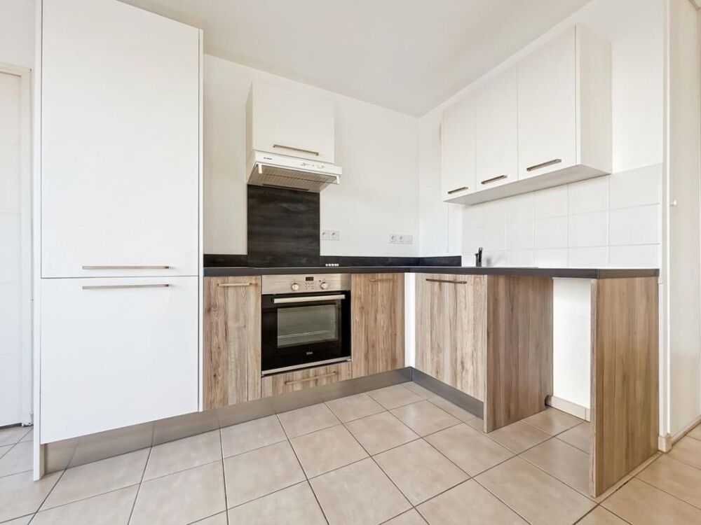 Vente Appartement DÉCINES-CENTRE - T2 lumineux de 46 m² - Balcon et Garage - Copropriété 2015 Decines charpieu