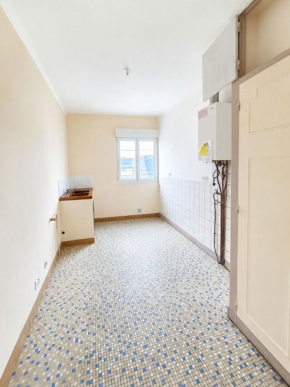 Vente Appartement APPARTEMENT T3 de 73 m2, PROCHE BOURG, PLAGES ET LORIENT - STATIONNEMENT EXISTANT DANS LA COUR Locmiquelic