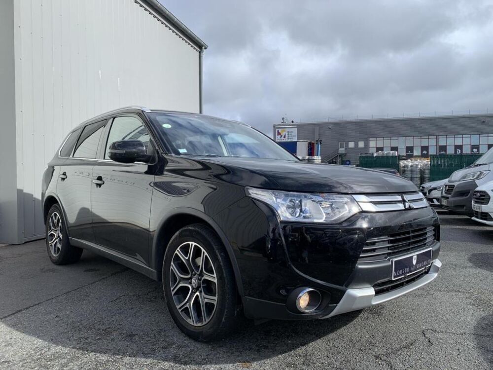 Outlander 2.2 DI-D 4WD 150 CH 7 places INSTYLE 1&egrave;re Main 2015 occasion 14650 Carpiquet