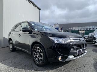 Outlander 2.2 DI-D 4WD 150 CH 7 places INSTYLE 1&egrave;re Main 2015 occasion 14650 Carpiquet