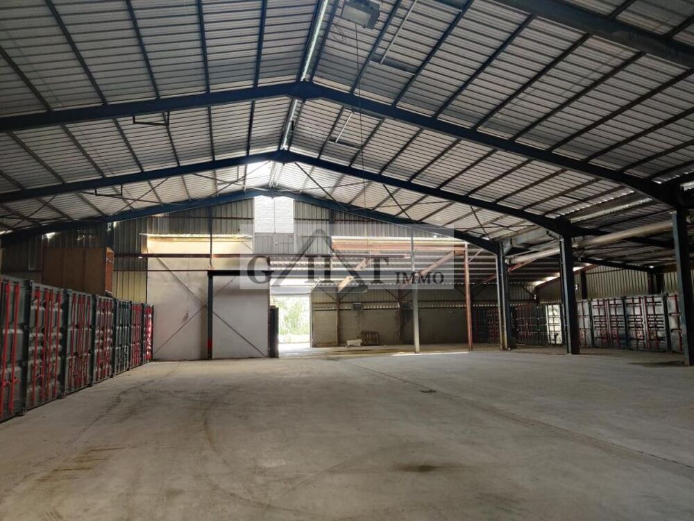   RARE ENTREPOT/ATELIER  A LOUER 311 M² A SAINTE MAXIME 