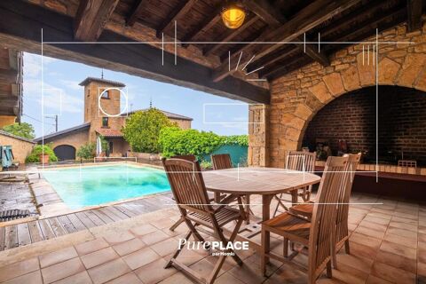   Grande maison en pierres avec piscine, d�pendances et terrain de 859 m� Maison - 6 pi�ce(s) - 262 m�