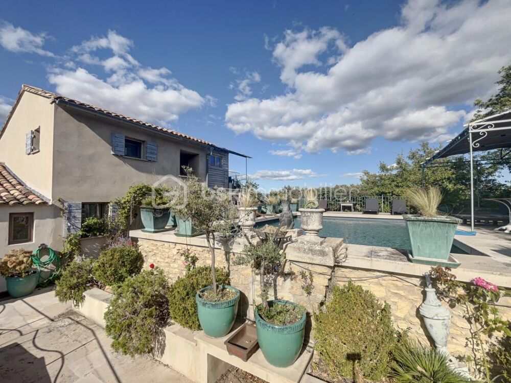 Ménerbes - Exceptionnelle Propriété avec Vues à 360° - Maison Principale, Pigeonnier & Jardin Piscine
