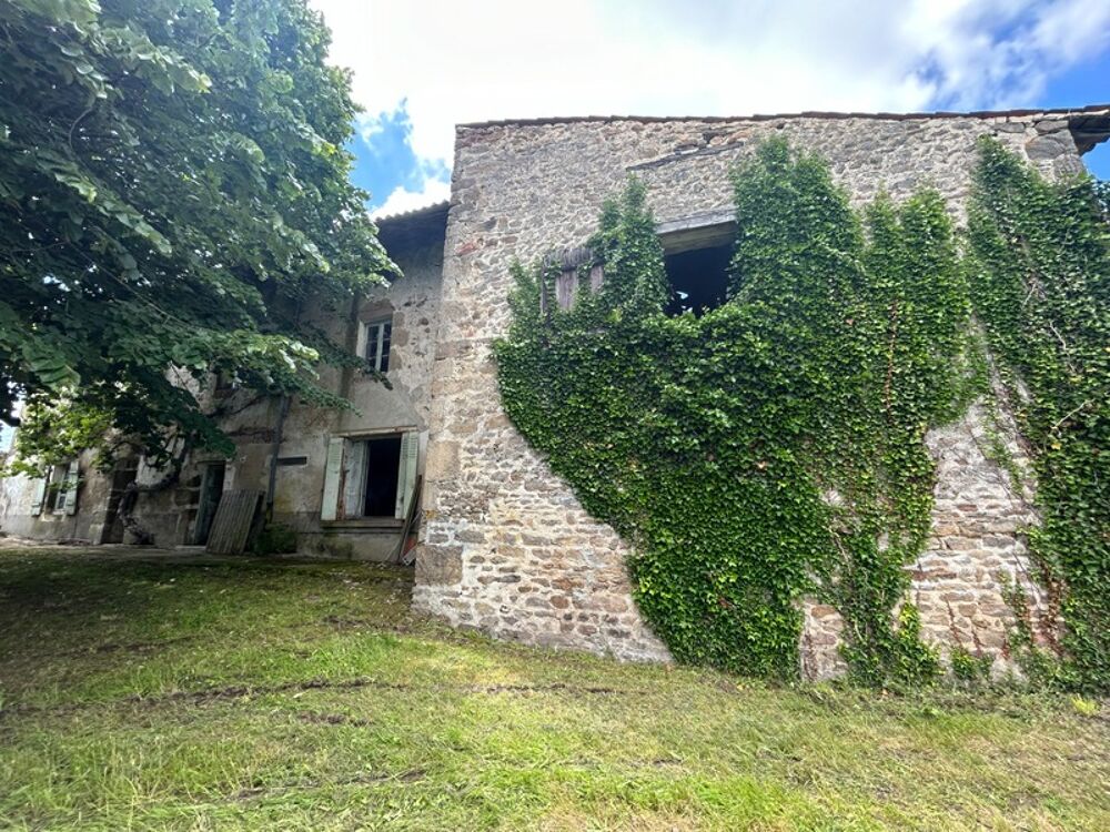 Trés belle maison en pierre à rénover avec grange et 1203 m2 de terrain