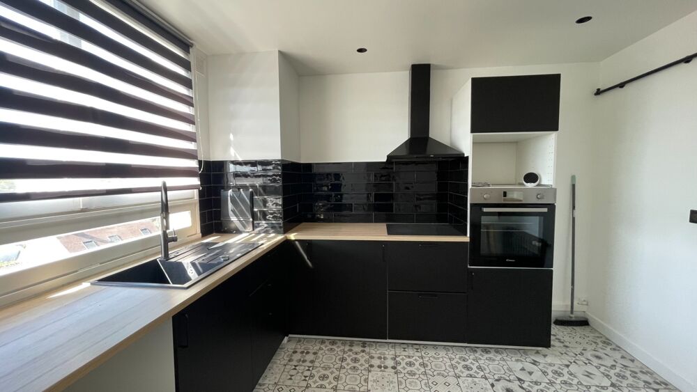 Appartement T3 à vendre, 3 pièces Dernier étage  Balcon  Parking  Cave  Proche gare LES CLAYES SOUS BOIS (78)