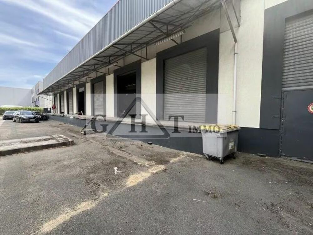   ENTREPÔT DE 2069 M² À LOUER À GONESSE 