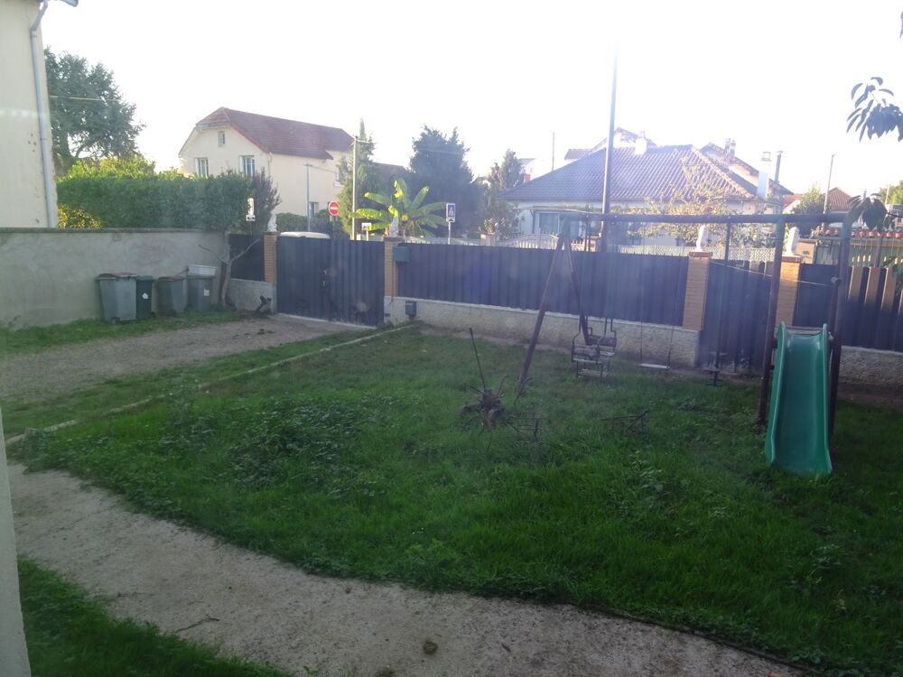 MAISON REPOSANT SUR GRANDE PARCELLE DE TERRAIN (94)