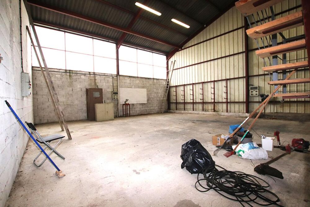 Vente Parking/Garage Bâtiment professionnel avec grande hauteur - Parcelle constructible 1 250 m² Villefranche de panat
