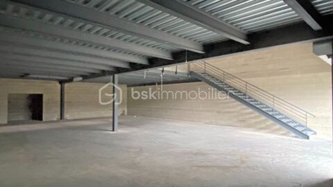 Local commercial neuf 600 m2 7000 69480 Anse