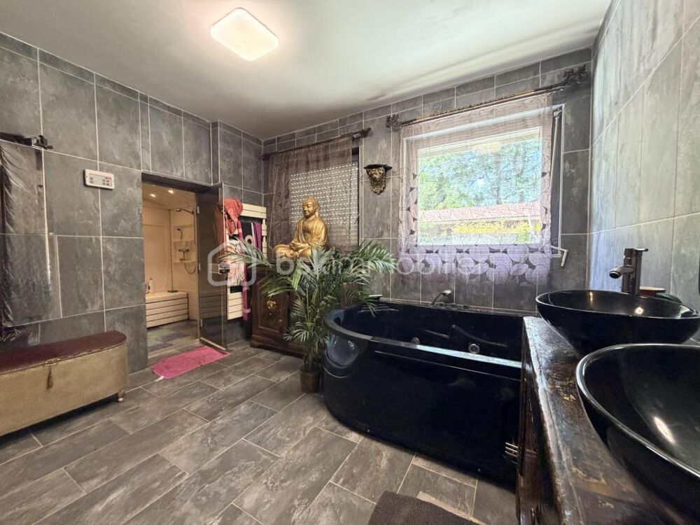 à vendre  Propriété/château Magny-les-Hameaux (78114)