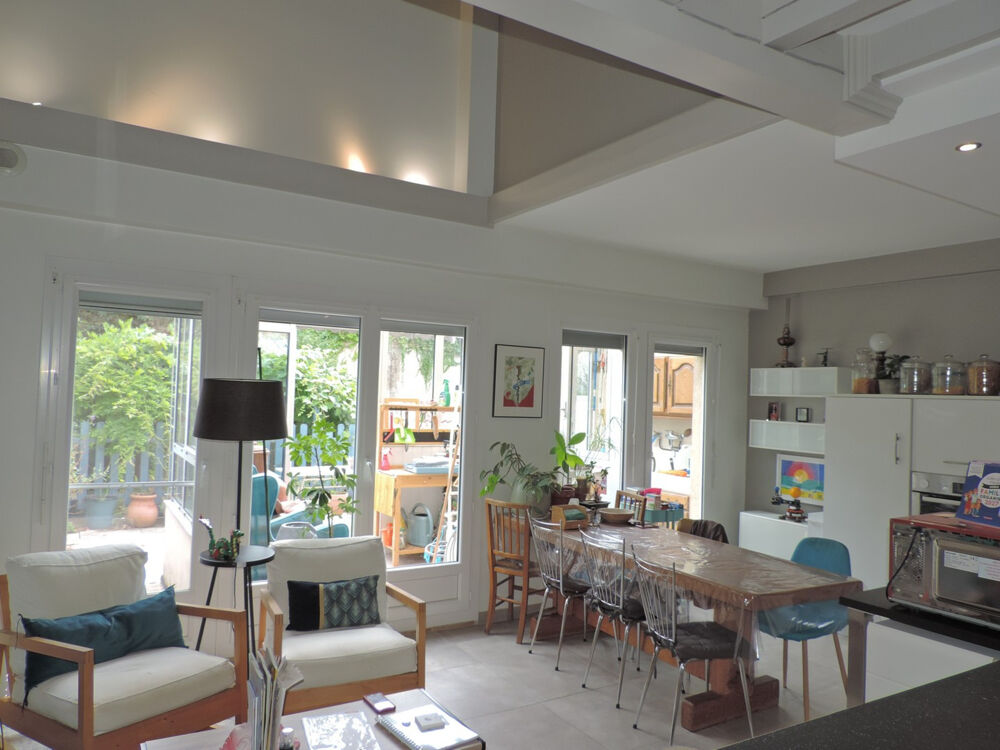 Vente Appartement Dpt Ain (01), à vendre BOURG EN BRESSE, appartement T5 de 113 m² en duplex avec véranda, terrasse, jardin privatif et garage Bourg en bresse