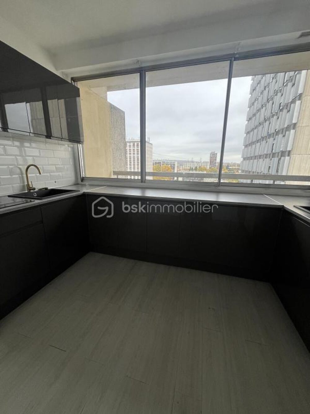 BIEN RARE DANS LE SECTEUR - MAGNIFIQUE APPARTEMENT AVEC TERRASSE PANORAMIQUE