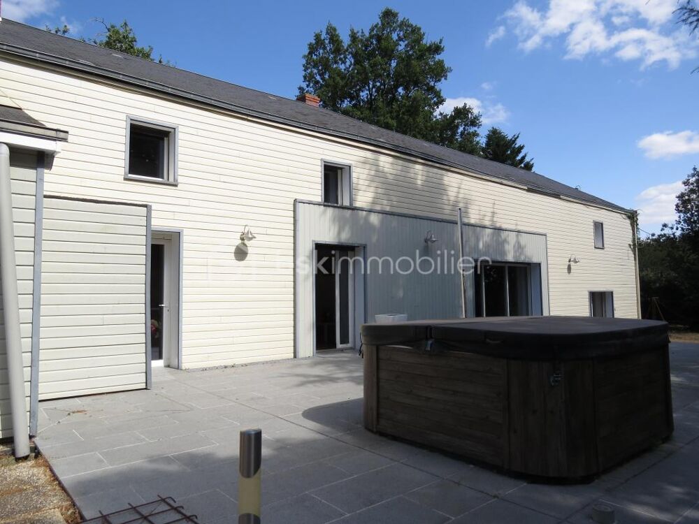 Grande maison à la campagne