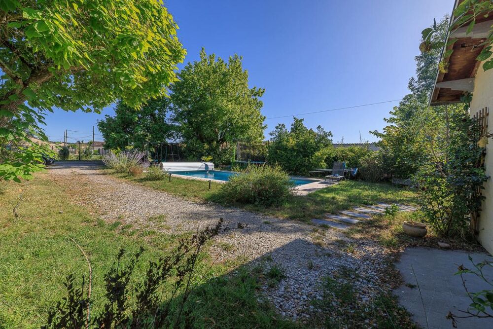 Maison T7 de 148 m, centre ville de Saint-Médard-de-Guizières 33230