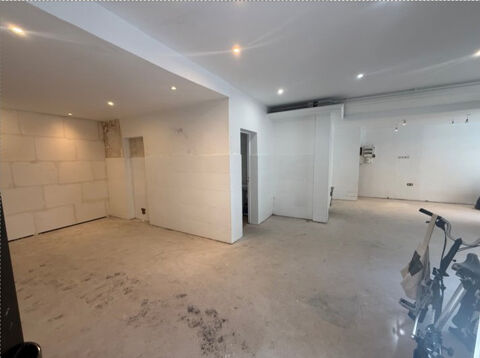 Ensemble de deux immeubles avec une boutique en RDC 2000000 75018 Paris